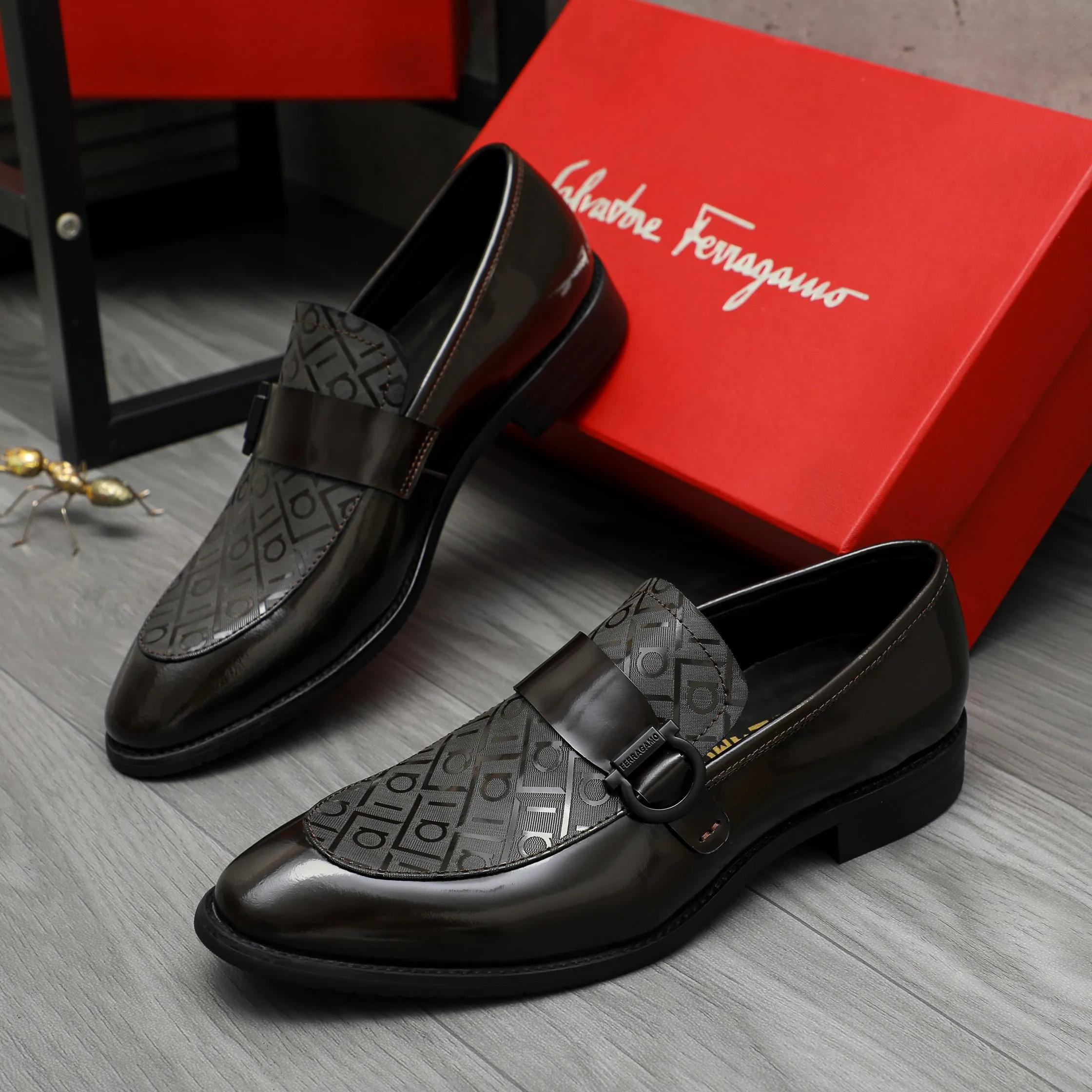 Men's men's shoes💰460 Product trademark: Ferragamo "Ferragamo" business slip-on leather shoes Regular size: 39-44 Product materials: Selected high-quality cowhide upper, cowhide lining, original outsole